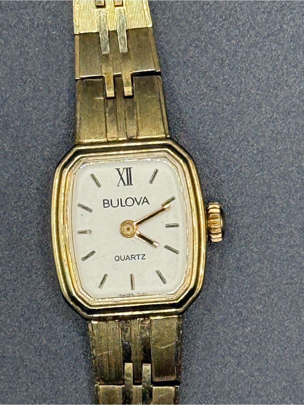 Vintage 1981 Bulova Dainty Gold Watch Roman Numeral Petite Cocktail Quartz P1 - Picture 5 of 6